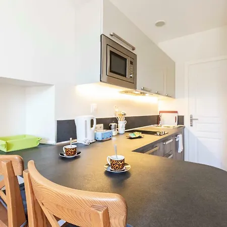 Modern Air-conditioned Studio, View Of The Place Nationale Du Vieil Appartement