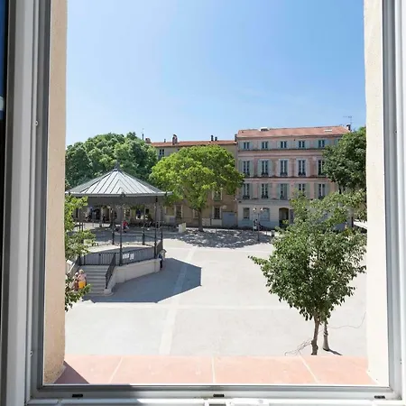 Modern Air-conditioned Studio, View Of The Place Nationale Du Vieil Antibes