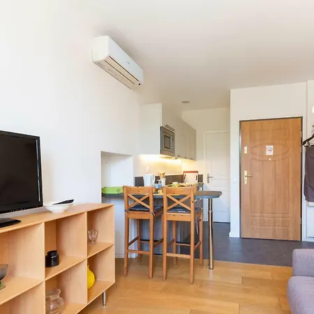 Modern Air-conditioned Studio, View Of The Place Nationale Du Vieil Appartement